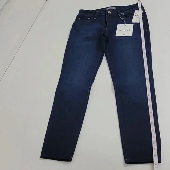 DL1961 Amanda Petite Low- Rise Skinny In Moscow - Picture 3 of 13